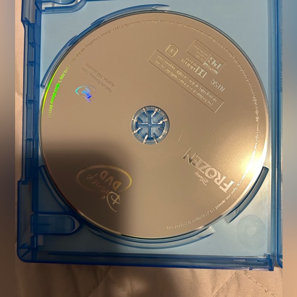 DISNEY’S FROZEN BLU RAY/DVD - Picture 4 of 7